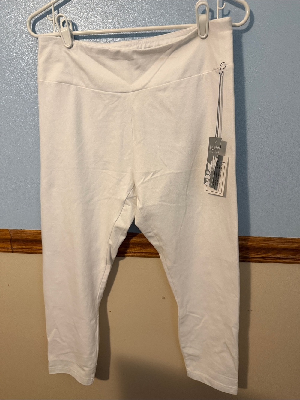 NWT Habitat Clothes to Live in Women’s White Capri Pants Size Small